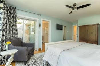 Craigleith Manor Bed & Breakfast Collingwood Extérieur photo